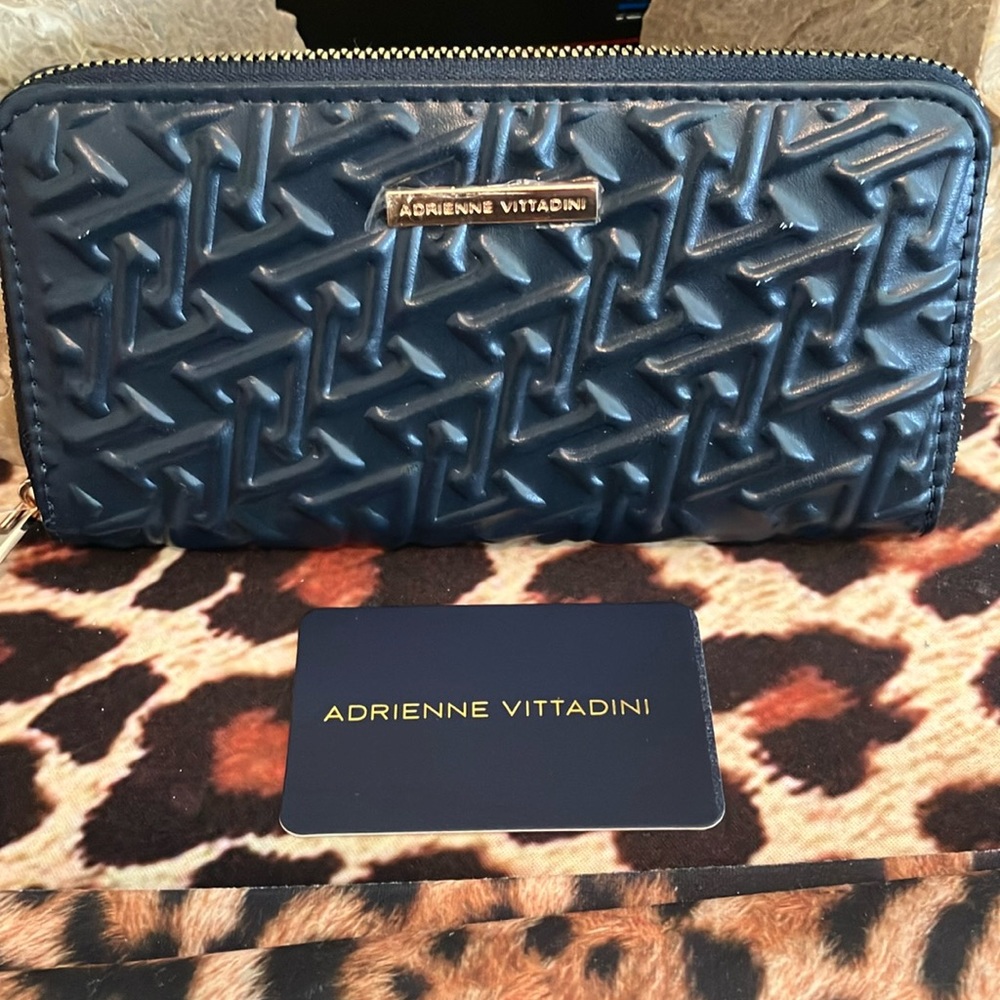 NEW!! Ladies Wallet by Adrienne Vittadini